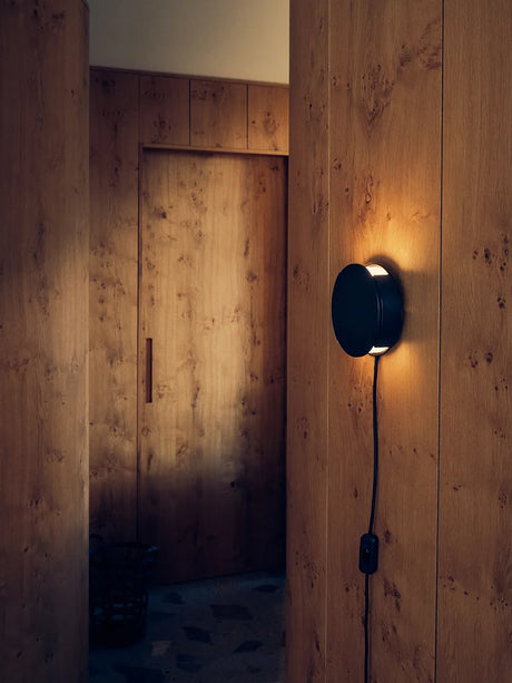 Rotate Wandlampe von Frandsen - Schwarz - Jacobsen Plus