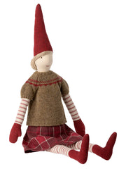 Pixy size 4 -  pige med brun trøje fra Maileg