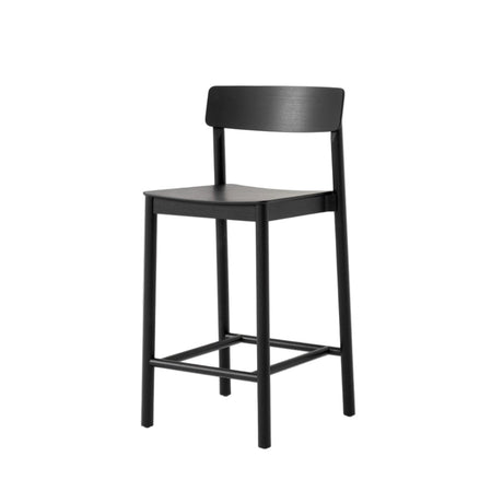 Betty TK13 Counter barstol fra &Tradition - Sort Ask - Jacobsen Plus