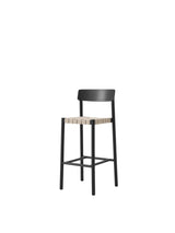 Betty TK15 Bar Chair fra &Tradition - Sort lakeret ask med natur flet - Jacobsen Plus