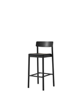 Betty TK17 Barstuhl von &Tradition - Schwarz lackierte Esche mit Noble Leder in Schwarz - Jacobsen Plus