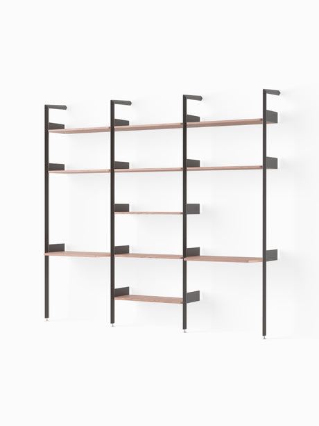Rombe, Configuration I von &Tradition - Anthrazit mit lackierten Walnussregalen - Jacobsen Plus