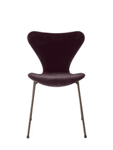 3107 Stuhl, vollgepolstert Velour von Arne Jacobsen - Dark plum - Jacobsen Plus