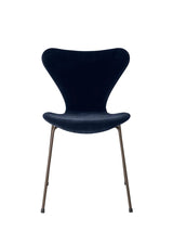 3107 Stuhl, vollgepolstert Velour von Arne Jacobsen - Mitternachtsblau - Jacobsen Plus