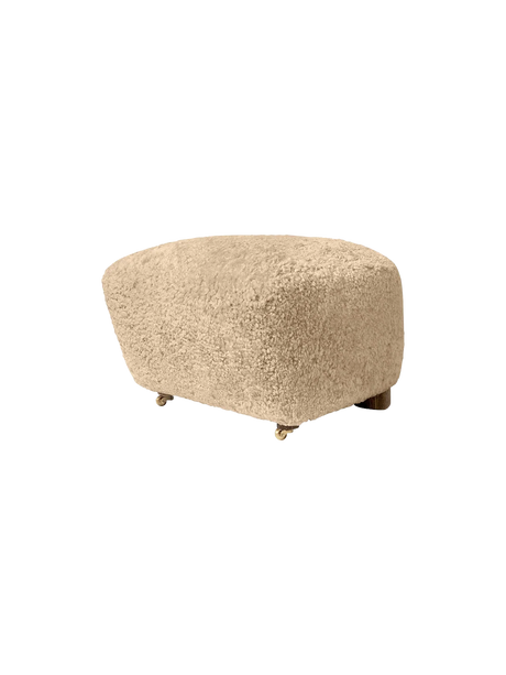The Tired Man Fußhocker von Audo Copenhagen - Dunkel gebeizte Eiche - Sheepskin Honey - Jacobsen Plus