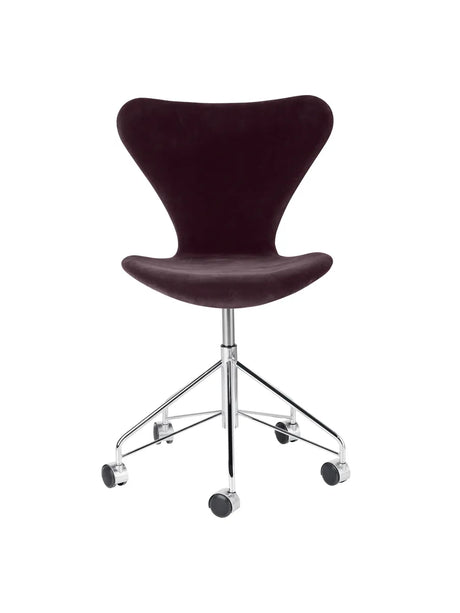 3117 Serie 7 Bürostuhl von Arne Jacobsen - Voll gepolstert / Belfast (Velour) / Dark plum - Jacobsen Plus