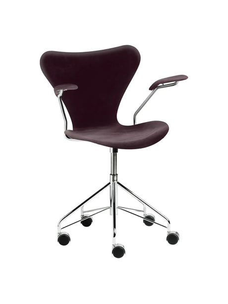 3217 Serie 7 Bürostuhl von Arne Jacobsen - Voll gepolstert / Belfast (Velour) / Dark plum - Jacobsen Plus