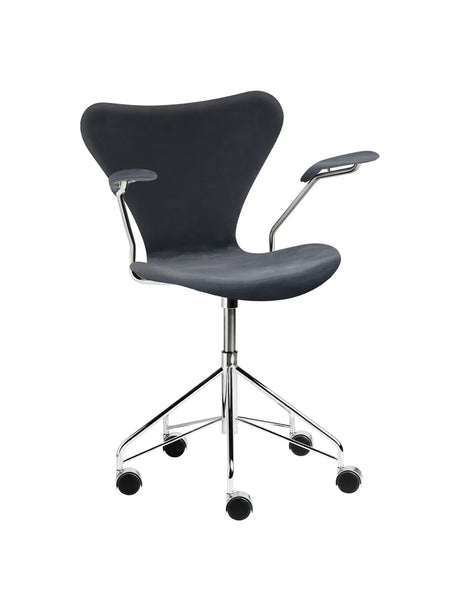 3217 Serie 7 Bürostuhl von Arne Jacobsen - Voll gepolstert / Belfast (Velour) / Graumeliert-Blau - Jacobsen Plus