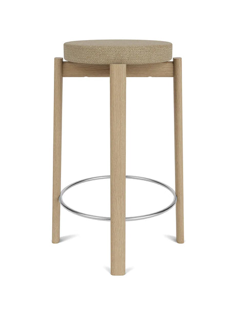 Passage Counter Stool, gepolstert von Audo Copenhagen - Eiche - Audo Bouclé 02 - Jacobsen Plus