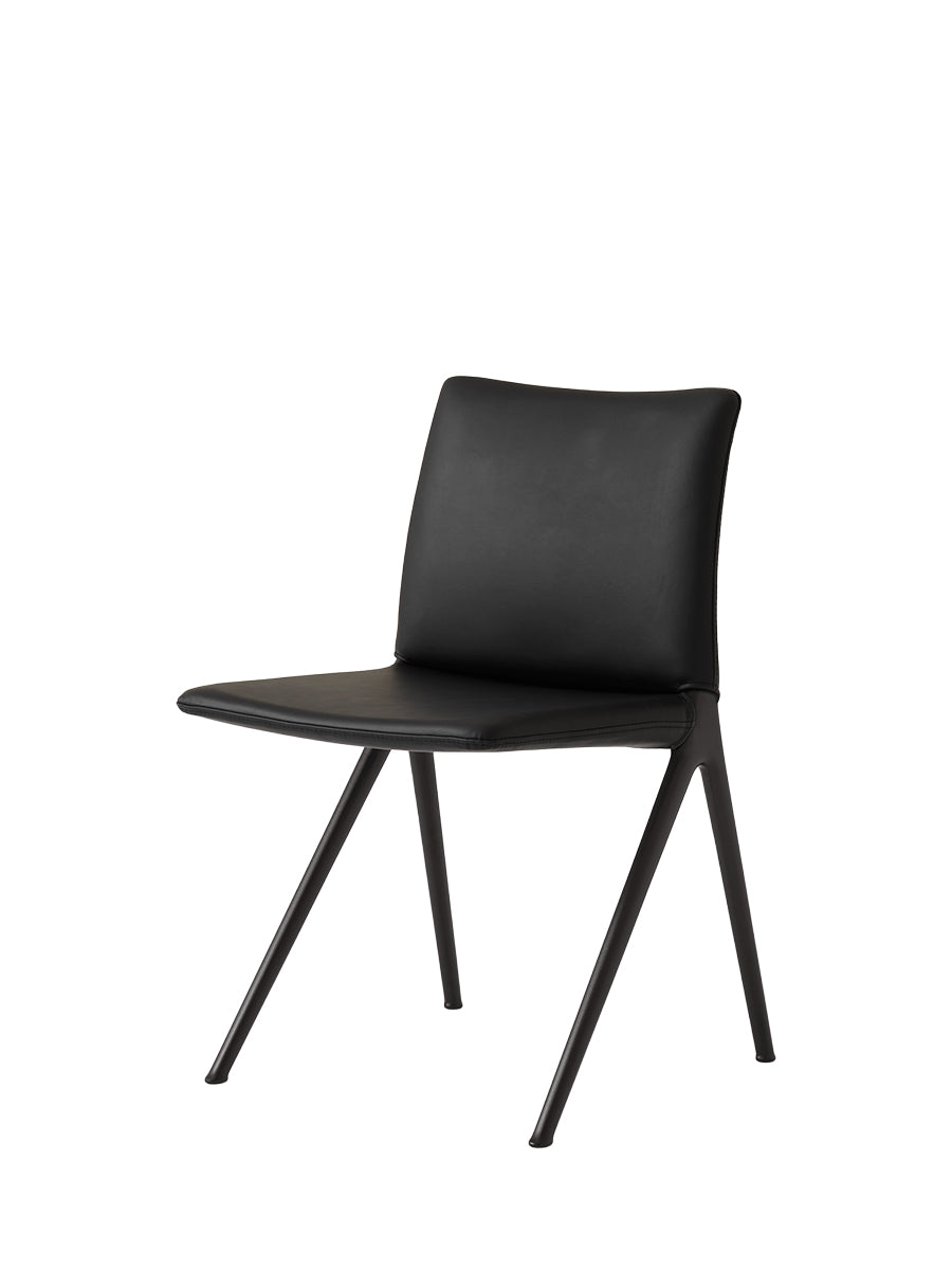 Kape IF7 spisebordsstol fra &Tradition - Warm Black m. Noble Leather Black - Jacobsen Plus