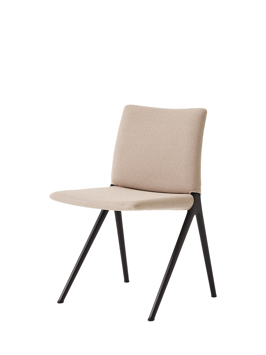 Kape IF7 spisebordsstol fra &Tradition - Warm Black m. Grain 61252 - Jacobsen Plus