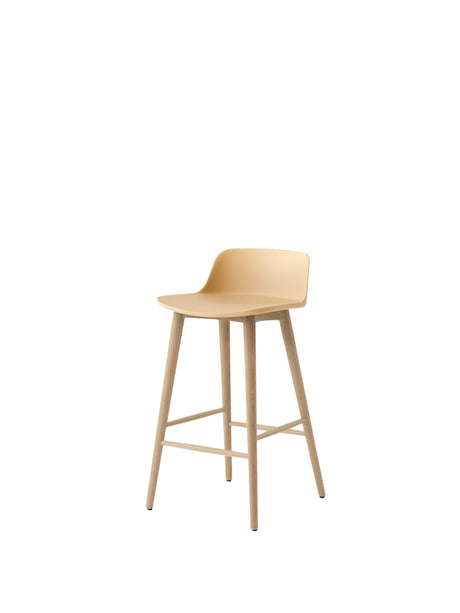 Rely HW118 Counter Stool, Eiche von &Tradition - Beige Sand - Jacobsen Plus