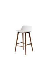 Rely HW118 counter stool, walnut fra &Tradition - White - Jacobsen Plus
