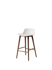 Rely HW118 counter stool, walnut fra &Tradition