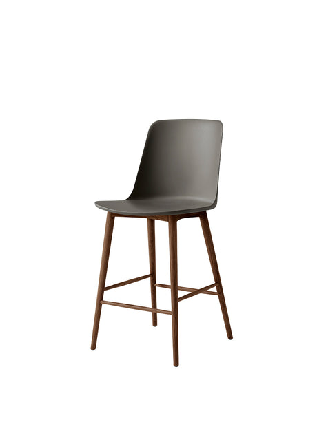 Rely HW128 Counter Chair, walnuss von &Tradition - Stone Grey - Jacobsen Plus
