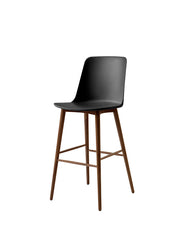 Rely HW133 Bar Chair, walnut fra &Tradition