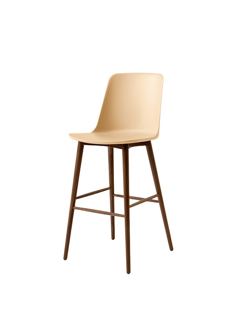 Rely HW133 Bar Chair, Walnuss von &Tradition - Beige Sand - Jacobsen Plus