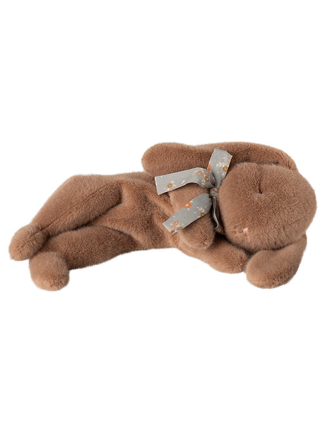 Small Schlafender Plüschkaninchen, Warmes Braun von Maileg - 1 - Jacobsen Plus
