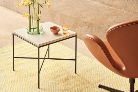 Planner Beistelltisch 45x45 von Fritz Hansen - Holzkohle - Jacobsen Plus
