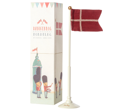 Dannebrog, Tischflagge - Medium von Maileg - 1 - Jacobsen Plus