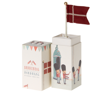 Dannebrog, Tischflagge - Medium von Maileg - 3 - Jacobsen Plus