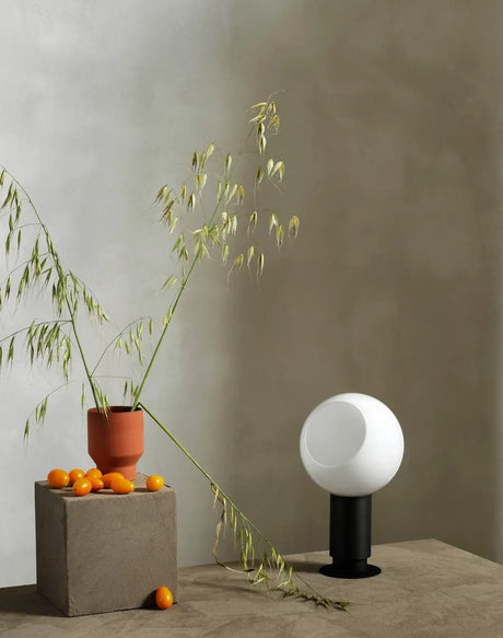 Donya Tischleuchte von Anour - Gold Brushed - Jacobsen Plus
