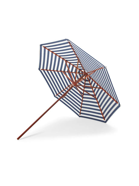 Skagerak Messina Sonnenschirm Ø270, Dark Blue Stripes fra Fritz Hansen - 1 - Jacobsen Plus