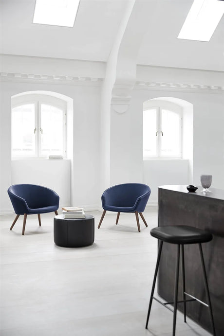 Mono Pouf Ø55 von Fredericia Furniture - Leather Vegetal Nature 90 - Jacobsen Plus