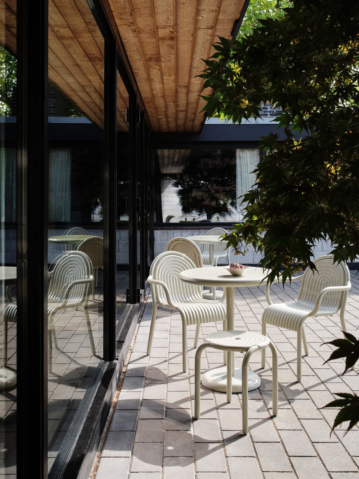 Groove Outdoor-Café-Tisch von Tom Dixon - 6 - Jacobsen Plus