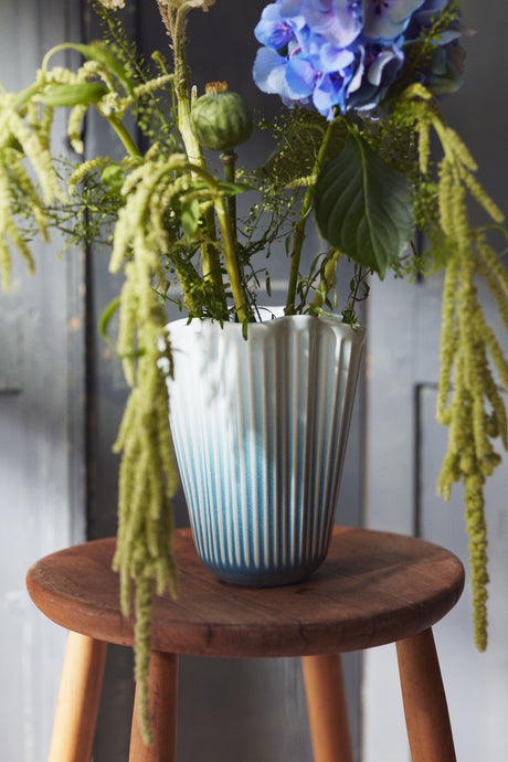 Hammershøi Unfold Vase, blau von Kähler - H: 16,5 cm. - Jacobsen Plus