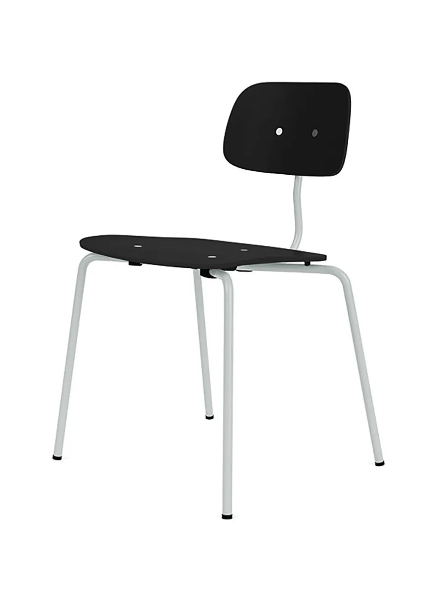 Kevi 2060 stol i sort lak fra Montana - 156 Oyster - Jacobsen Plus