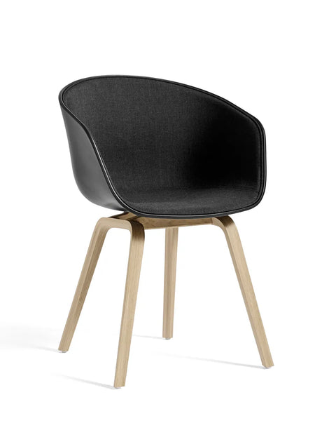 About a Chair AAC22 Vorderseite gepolstert, Weiß Schale von HAY - Weiß / Remix / Lackierte Eiche - Jacobsen Plus
