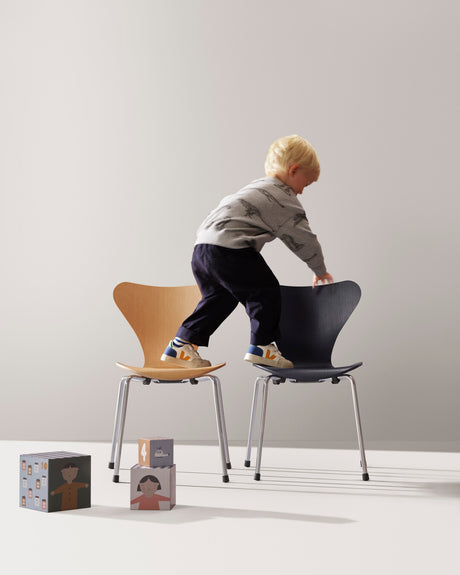 3177 Kinderstuhl, Serie 7 von Arne Jacobsen - 1 - Jacobsen Plus