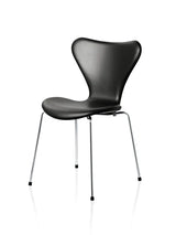 3107 Serie 7, vollgepolstert von Arne Jacobsen - Essential Leder / Schwarz - Jacobsen Plus
