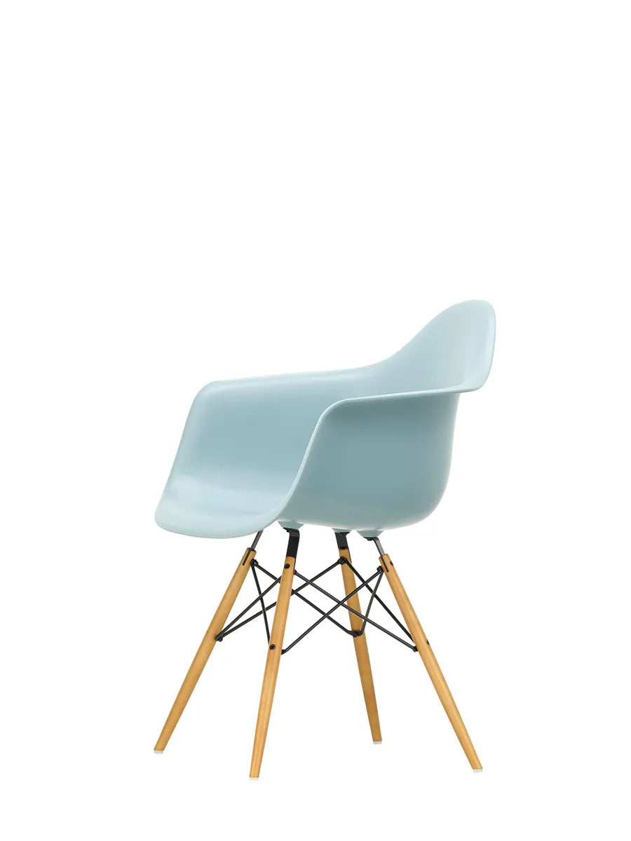 Eames Plastic Armchair DAW, ahorntræ fra Vitra - 11 - Jacobsen Plus