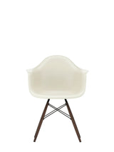 Eames Plastic Armchair DAW, mørkbejdset ahorntræ fra Vitra - Pebble - Jacobsen Plus