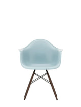 Eames Plastic Armchair DAW, mørkbejdset ahorntræ fra Vitra - Ice grey - Jacobsen Plus