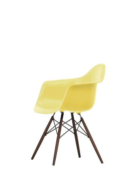 Eames Plastic Armchair DAW, dunkel gebeiztes Ahornholz von Vitra - Mustard - Jacobsen Plus