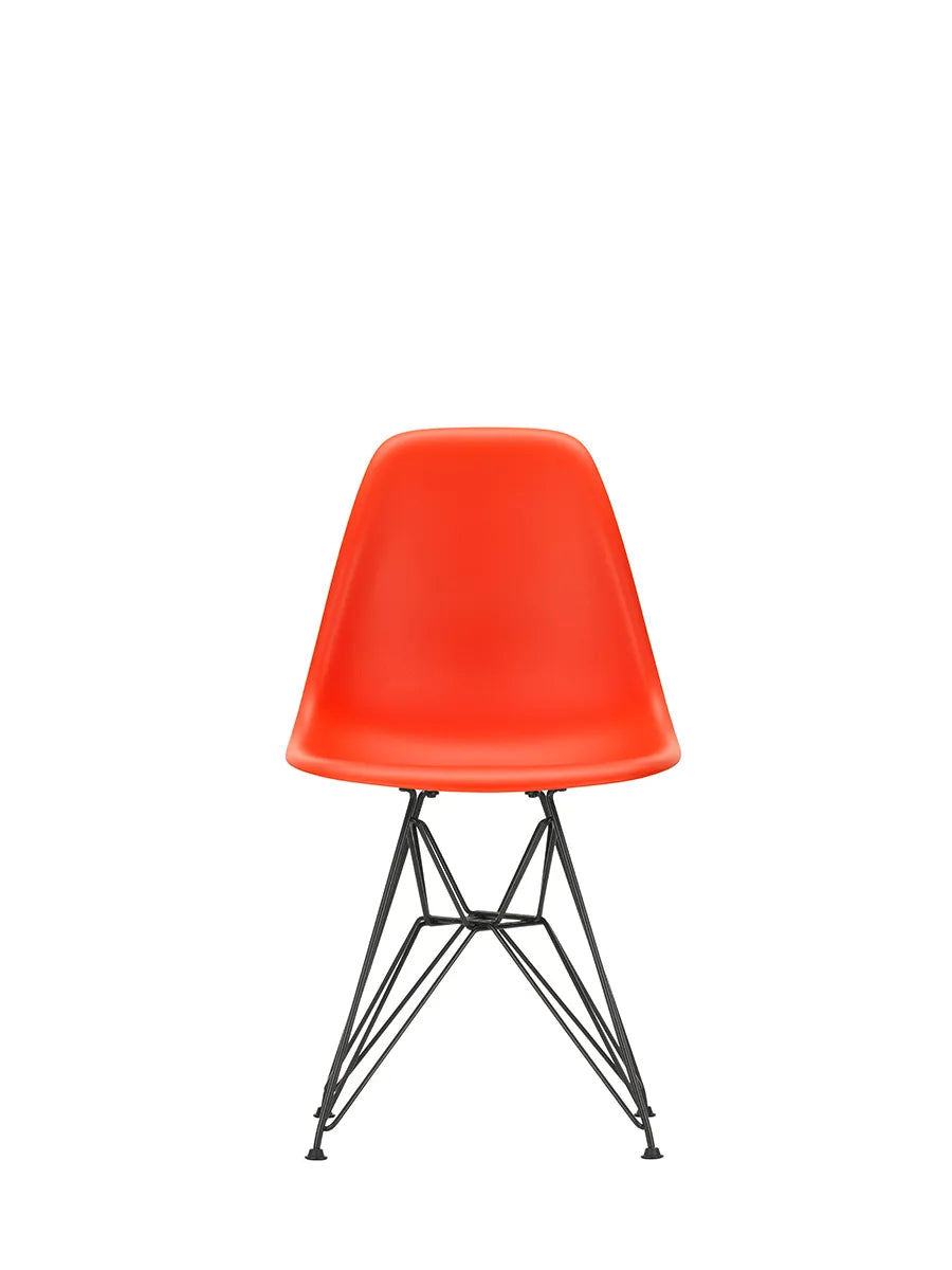 Eames Plastic Side Chair DSR, sort pulverlakeret fra Vitra