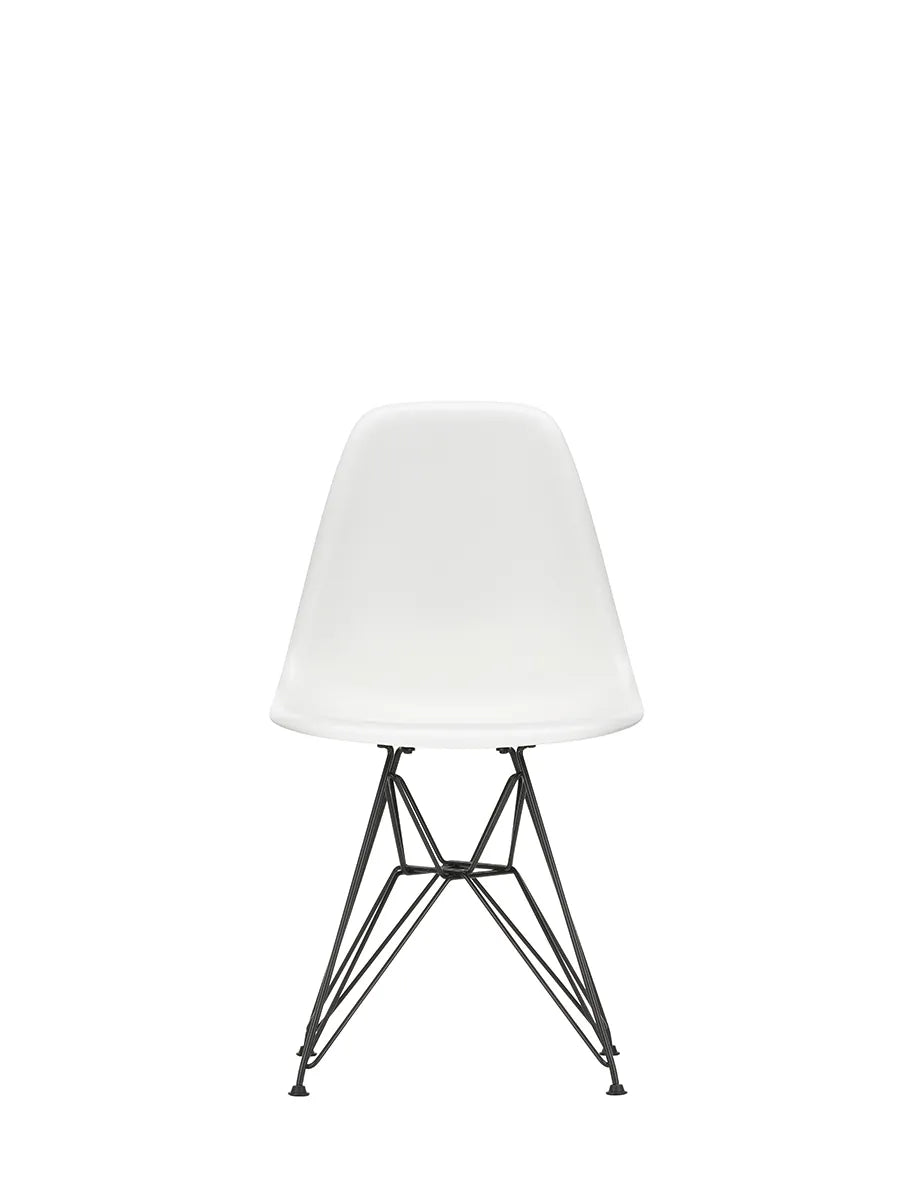 Eames Plastic Side Chair DSR, sort pulverlakeret fra Vitra