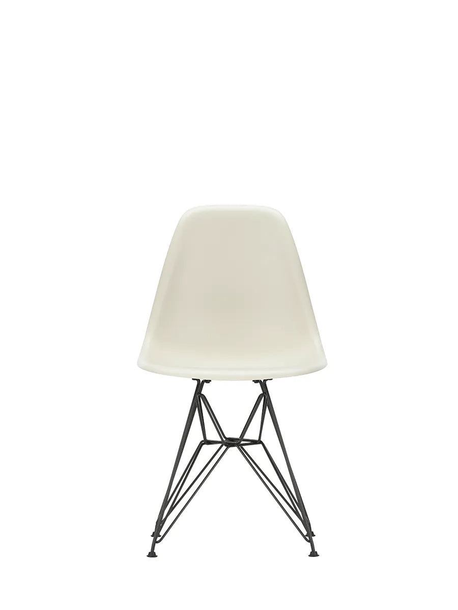 Eames Plastic Side Chair DSR, sort pulverlakeret fra Vitra