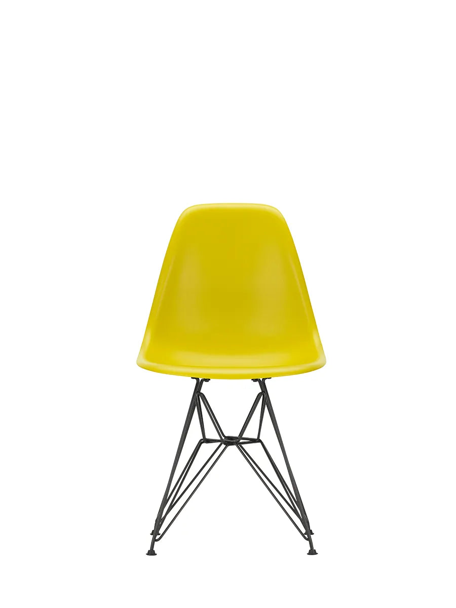 Eames Plastic Side Chair DSR, sort pulverlakeret fra Vitra - Mustard - Jacobsen Plus