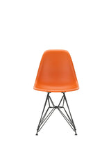 Eames Plastic Side Chair DSR, sort pulverlakeret fra Vitra - Rusty Orange - Jacobsen Plus