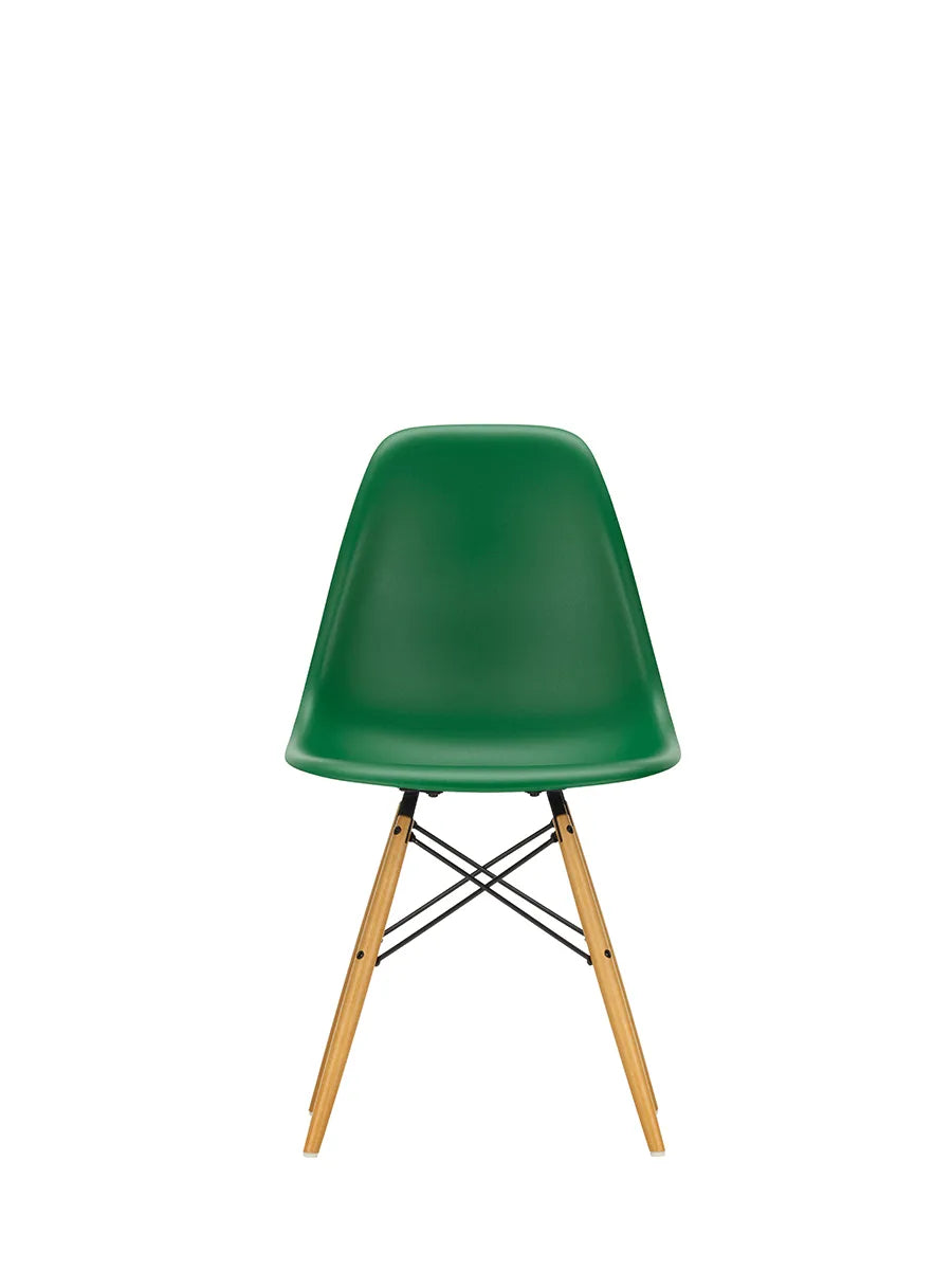 Eames Plastic Side Chair DSW, ahorntræ fra Vitra - Emerald - Jacobsen Plus