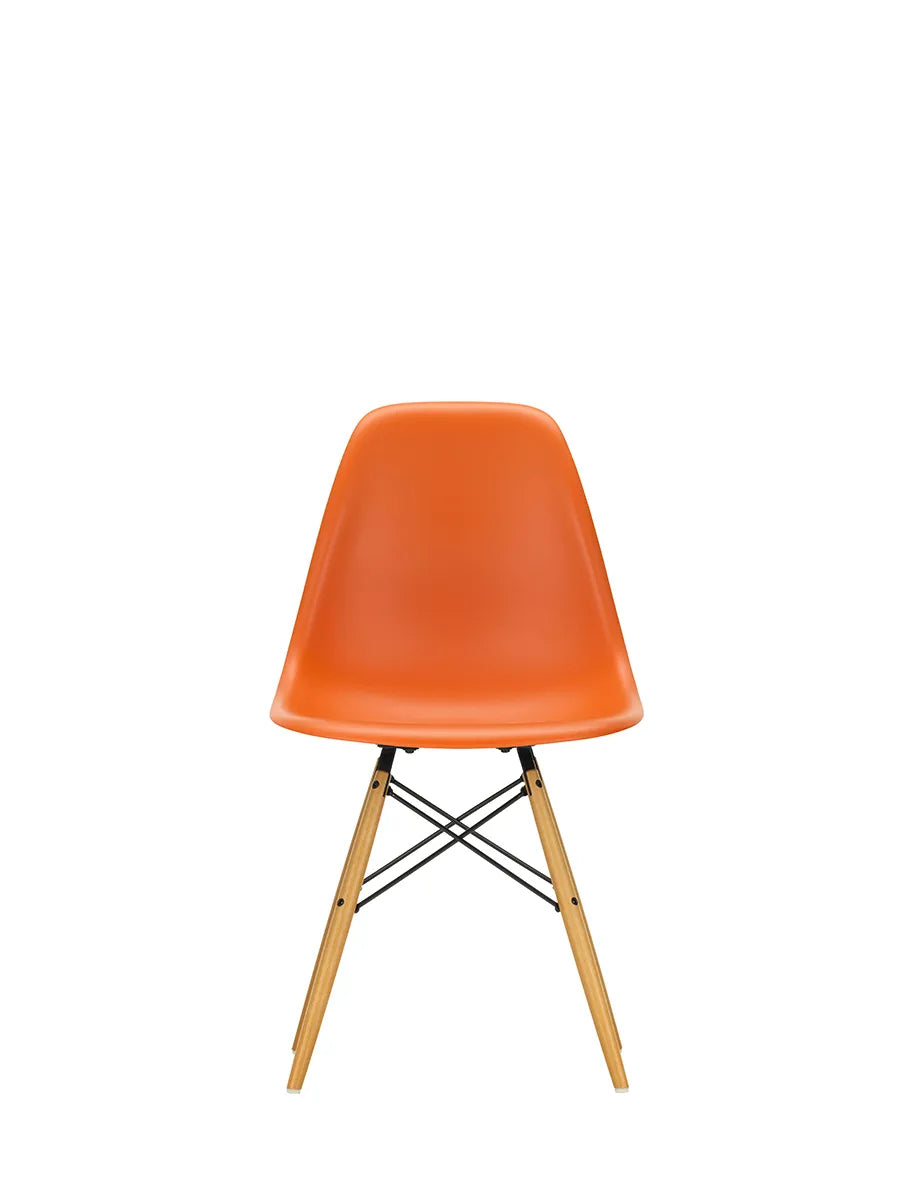 Eames Plastic Side Chair DSW, ahorntræ fra Vitra