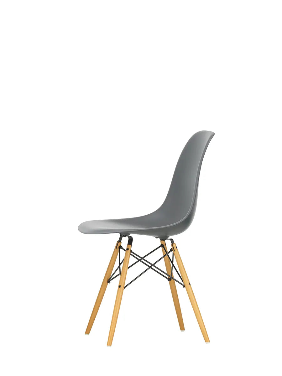 Eames Plastic Side Chair DSW, ahorntræ fra Vitra