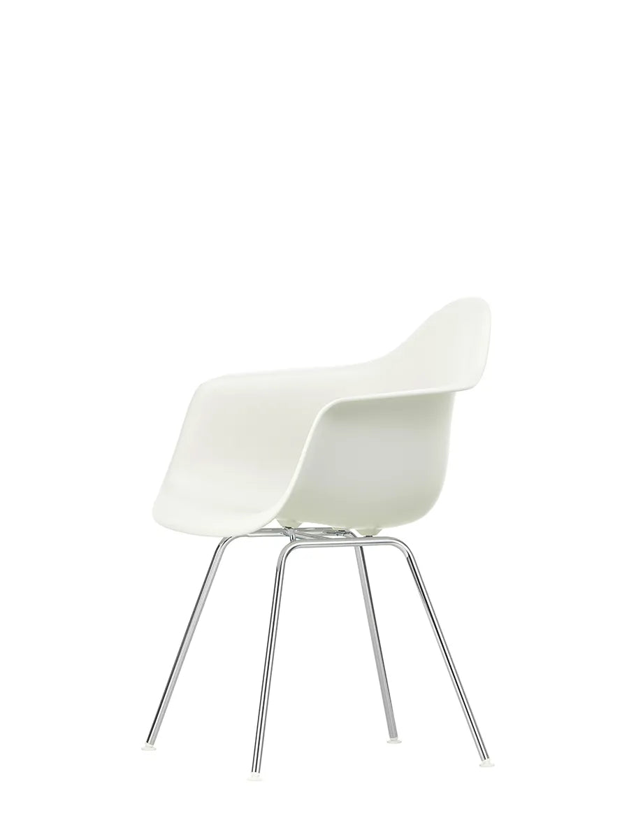 Eames Plastic Armchair DAX, forkromet fra Vitra