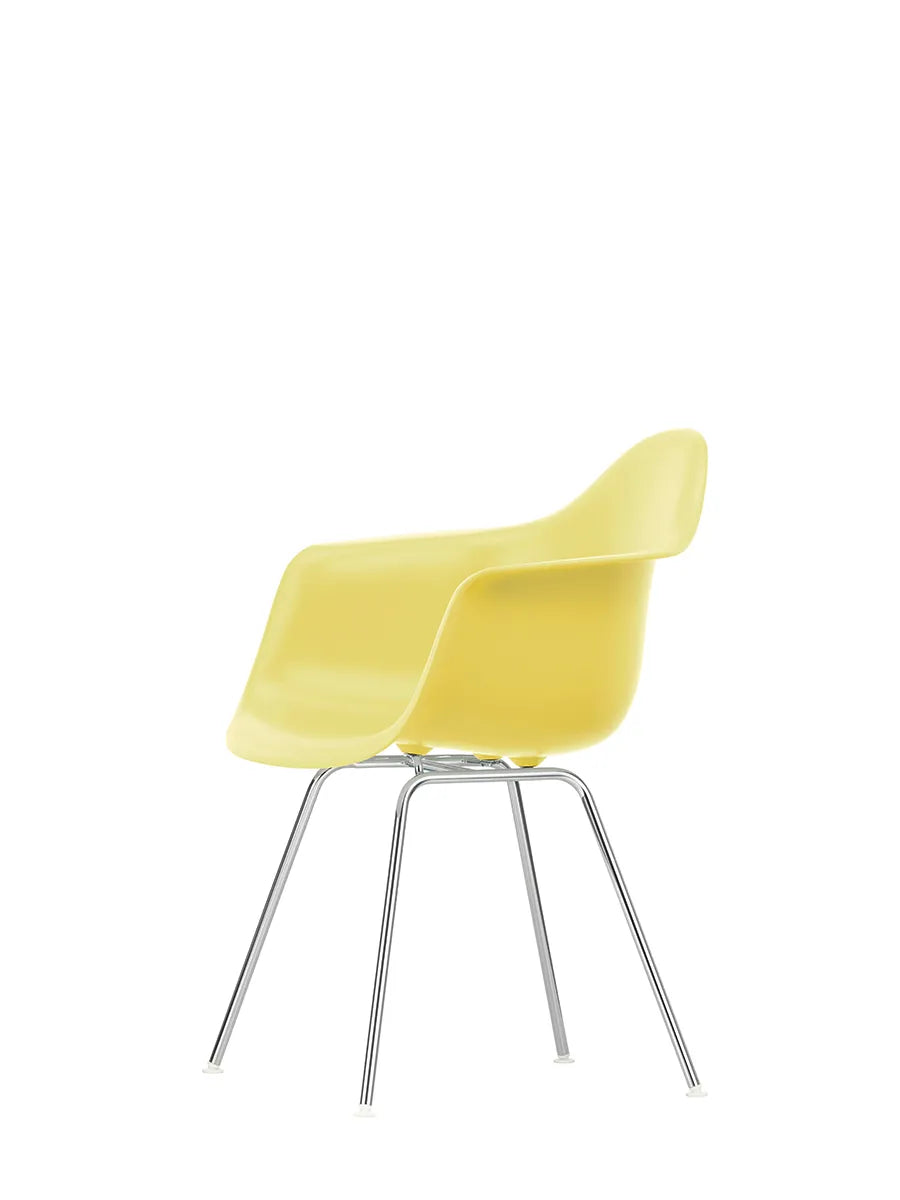 Eames Plastic Armchair DAX, forkromet fra Vitra