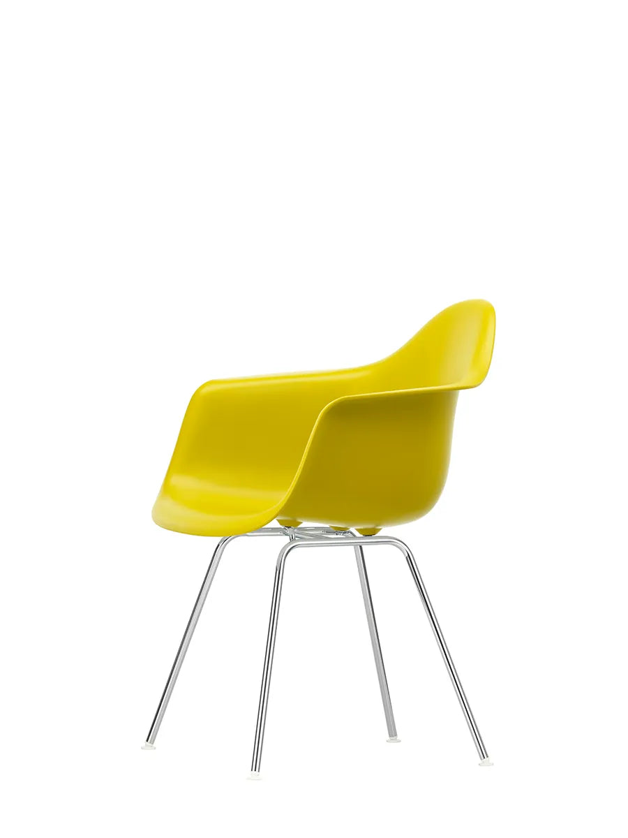 Eames Plastic Armchair DAX, forkromet fra Vitra