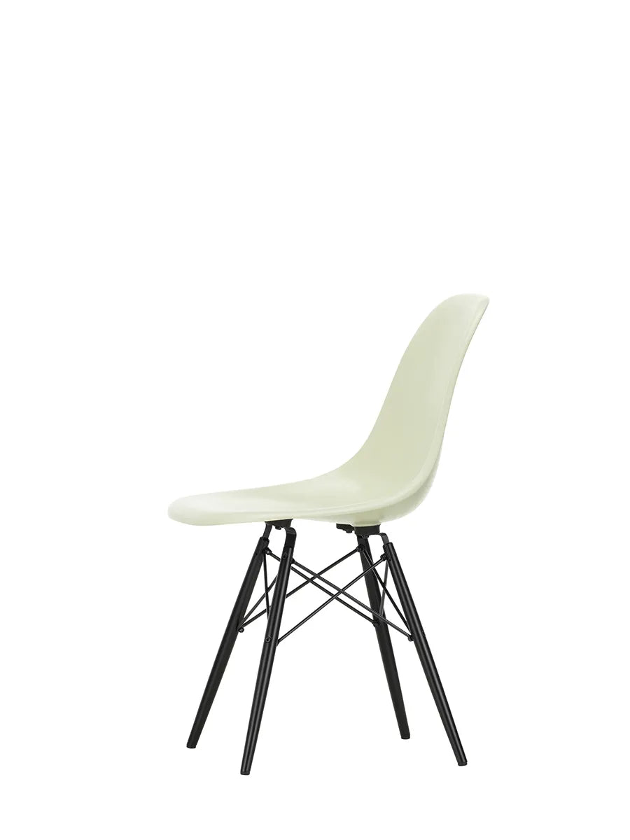 Eames Fiberglass Chair DSW, sortlakeret ahorn fra Vitra - 13 - Jacobsen Plus